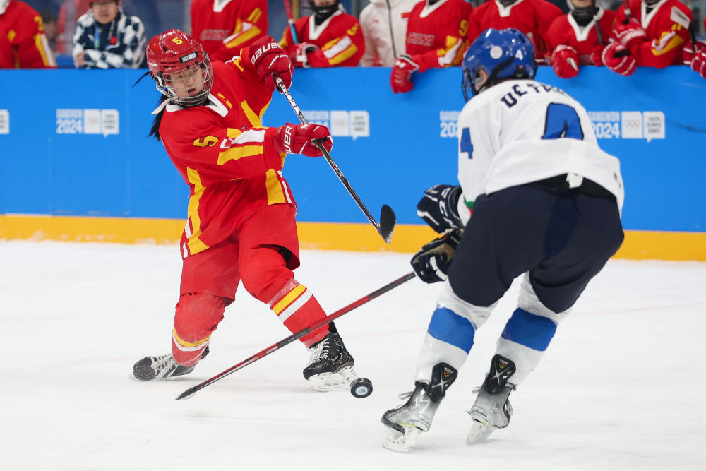 绝杀！中国冰球首夺冬青奥会奖牌