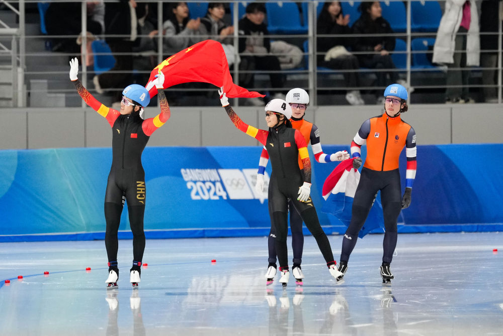 冬青奥会中国队获速滑混合接力冠军
