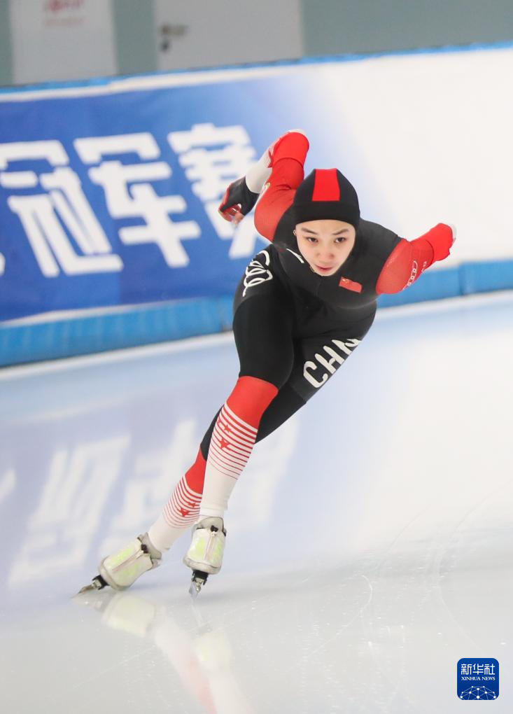 速度滑冰全国冠军赛女子500米：田芮宁夺冠