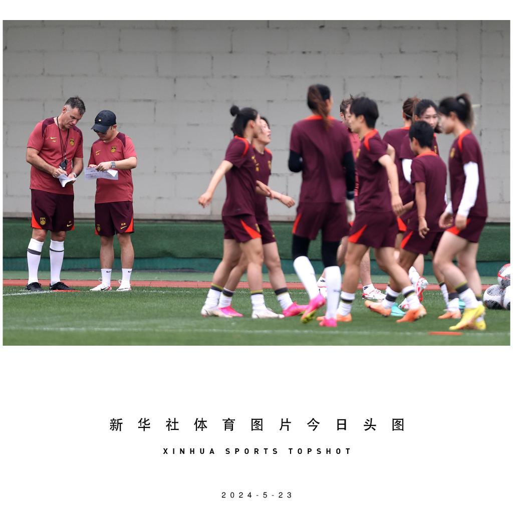 体育头图丨中国女足新主帅安特·米利西奇带队训练
