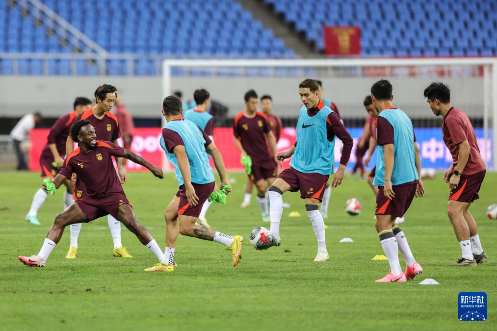 足球——世预赛：中国队进行赛前训练