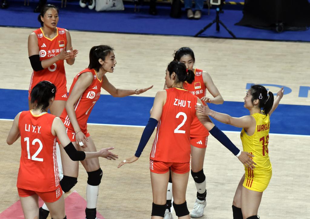 中国女排3:0击败保加利亚队