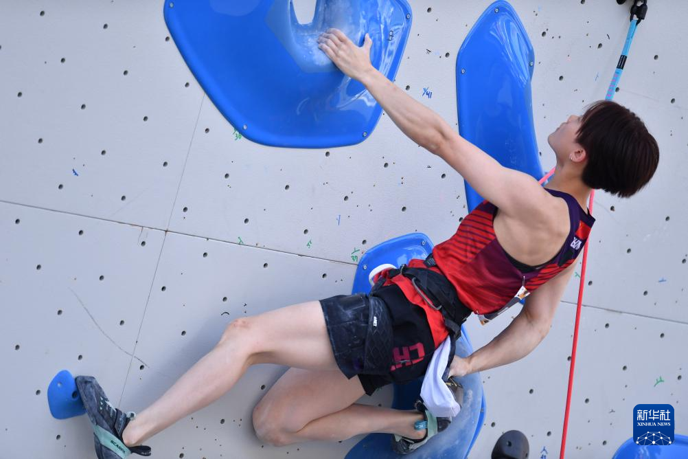 攀岩——奥运会资格系列赛布达佩斯站：骆知鹭晋级女子两项全能半决赛