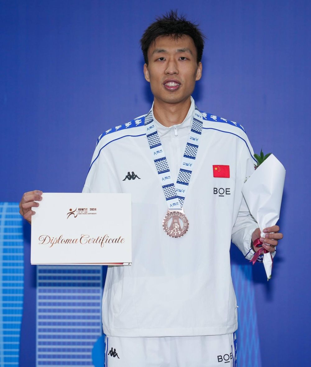 击剑亚锦赛中国队收获男花个人铜牌