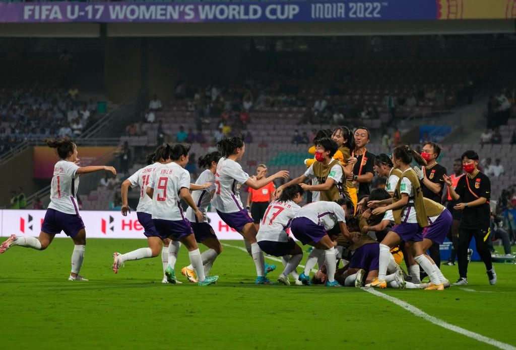 U17女足世界杯葛钰送出妙传，余星悦突入禁区后推射将比分改写为2:0。