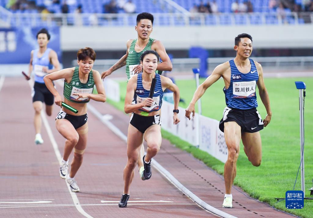 田径——天下冠军赛混合4x400米决赛四川铁人队取患上第一位