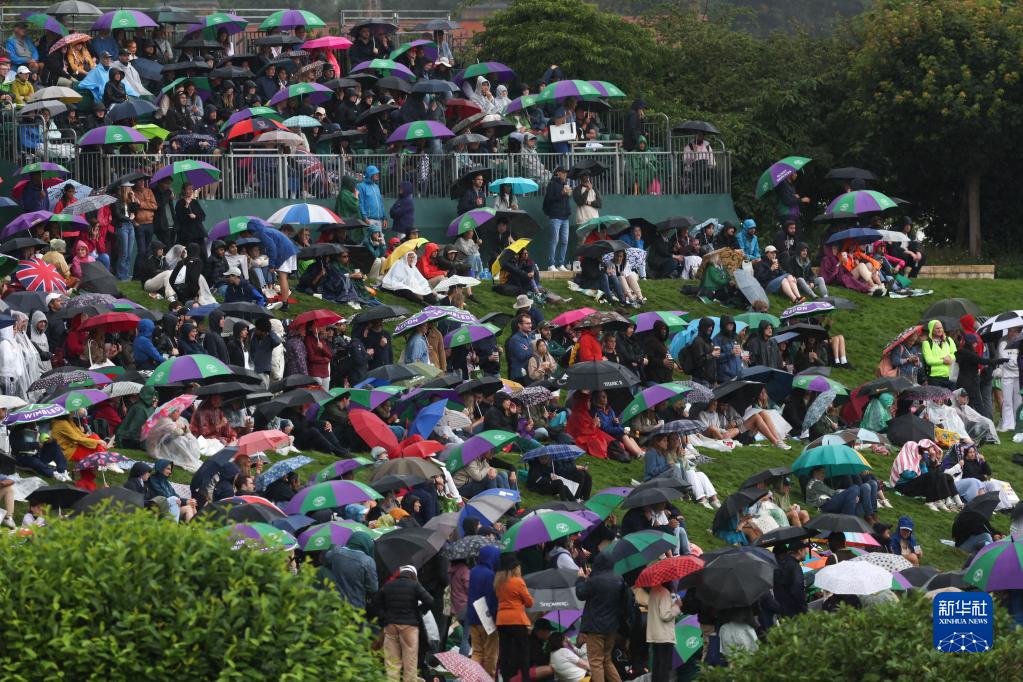 温网第二日受雨水扰乱