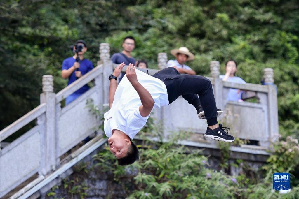 极限行动——天门山云纵天梯跑酷大赛成人能耐决赛赛况