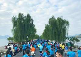 杭州马拉松经典赛道保持不变，细节体现杭州韵味