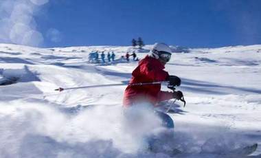 新疆阿勒泰：崛起中的“滑雪之城”