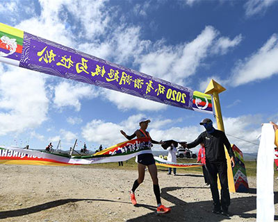 青海湖畔的“超级马拉松”