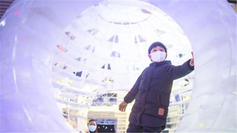 第八届全国大众冰雪季冰雪艺术节在武汉开幕