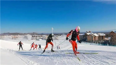 谷爱凌参加的自由式滑雪女子坡面障碍技巧资格赛因天气原因推迟