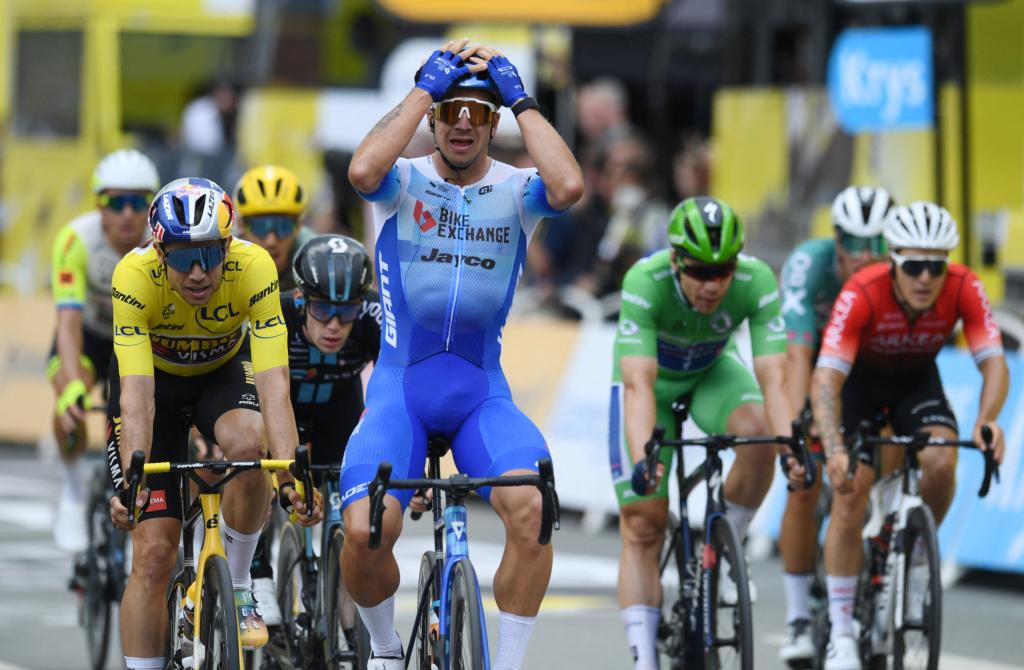 自行车——环法第三赛段荷兰车手格鲁内维亨夺得赛段冠军