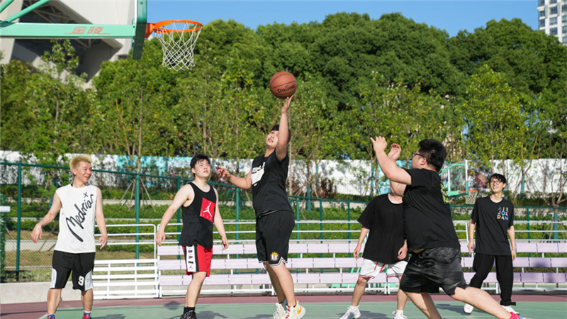 “秋老虎”難阻健身熱，上海免費開放數百公共體育設施