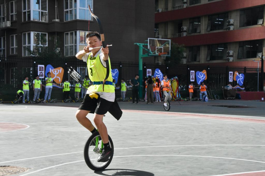 追光丨这所小学的“独轮车+”课程，是孩子的健康快乐源泉