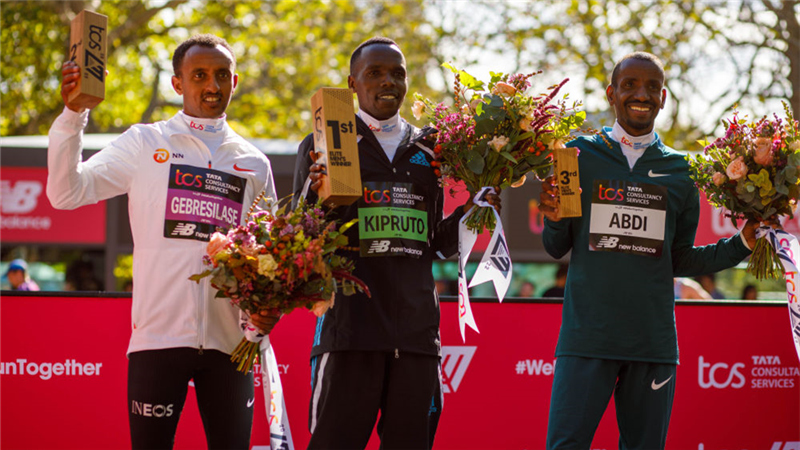 基普鲁托和叶华洛分获伦敦马拉松男女冠军