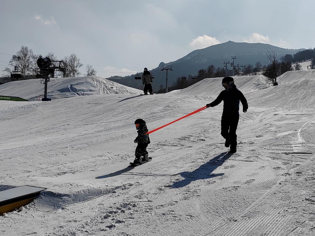 追光丨北京冬奥会开幕式上那个滑雪萌宝 可以飞台子啦　
