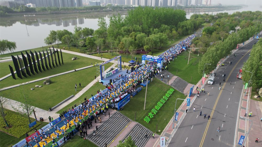 南京首屆江島半程馬拉松開跑　“環島”智慧賽道助力全民健身