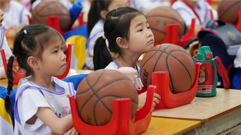 一所校園籃球特色學校的“心跳”