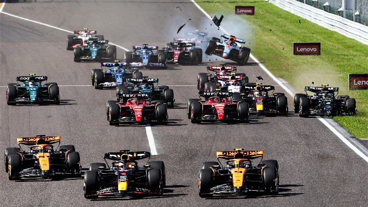 F1日本大奖赛：维斯塔潘夺冠 红牛车队提前卫冕车队冠军