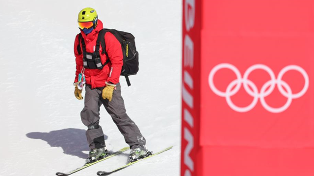 高山滑雪男子滑降比賽因天氣原因延期舉行
