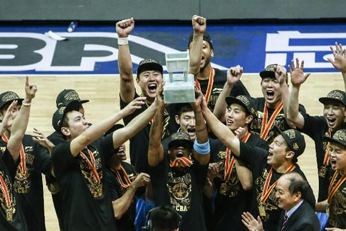 CBA总决赛：北京4-2新疆 夺历史第二冠