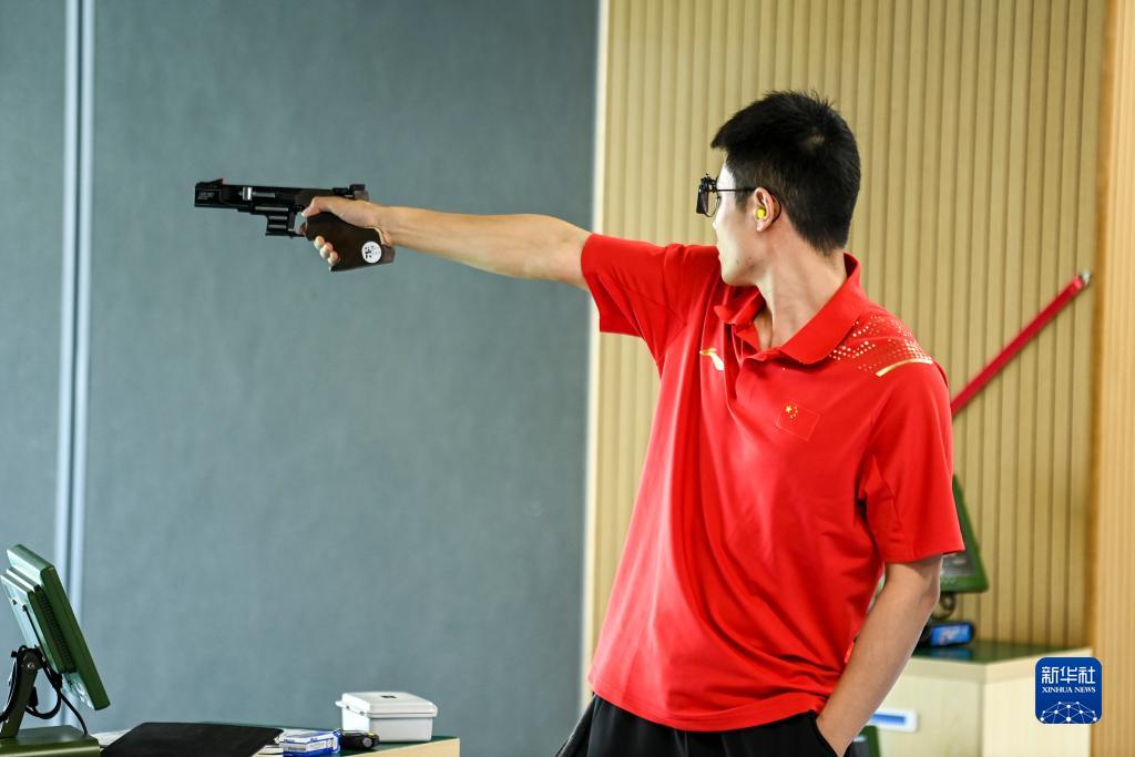 成都大运会射击男子25米手枪速射团体中国队夺冠