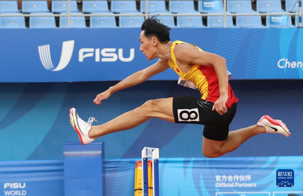 田径项目男子400米跨栏决赛中,中国选手谢智宇以48秒78的成绩获得铜牌