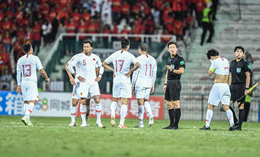 体育时评：一声长叹之后，中国足球须卧薪尝胆