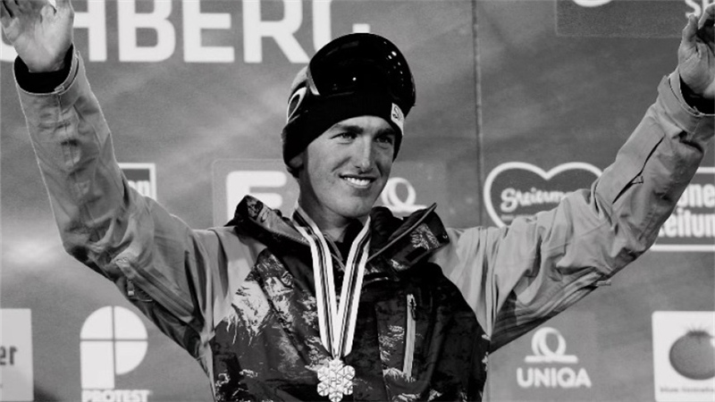 美国前自由式滑雪世界冠军在日本雪崩中遇难