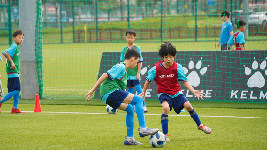 全国2010及2012年龄段男足精英训练营在深圳闭营