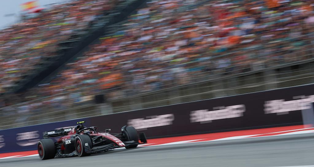 F1西班牙大奖赛正赛维斯塔潘夺冠 周冠宇获第九名